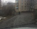 Асфальтовое покрытие требует ремонта.