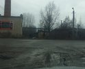Большой жилой район, во дворах творится полнейший мрак круглогодично. Местами торчит арматура, лужи скрывающие пол колеса легкового автомобиля. Пешеходных тротуаров нет вообще.