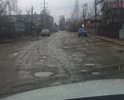Дорога соединяет две большие улицы города, проходит мимо районной библиотеки. Раньше был асфальт, сейчас его просто нет. Пешеходная зона пришла в негодное состояние. Освещения улицы нет.