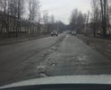 На данном участке дороги местами большая колейность, которую видно не вооруженным глазом. Вода стоит в колеях, в 2016 году делался ямочный ремонт, но и этот асфальт пришел в негодность, на фото видно где был ремонт и что осталось от этого за половину года.