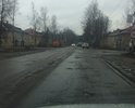 На данном участке дороги местами большая колейность, которую видно не вооруженным глазом. Вода стоит в колеях, в 2016 году делался ямочный ремонт, но и этот асфальт пришел в негодность, на фото видно где был ремонт и что осталось от этого за половину года.