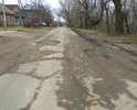 Очень убитый участок. Особенно от церкви до тц Свой. 
Возле тц частично залатали несколько ям. Но самый убитый участок это мост.
Нужен полноценный ремонт.