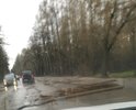 Дорога уже пришла в негодность, средняя скорость не более 10 км/час, некоторые ямы невозможно объехать, глубина ям с каждым днем все больше, полотно разрушается прям на глазах. Дорога не сказать что основная, но при следовании с Горьковского шоссе в сторону Щелковского она является наиболее популярной. Надо что-то делать!!