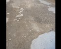 Разбитая дорога без тротуаров, линий
