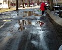 Вдоль дома №24 по улице Свердлова очень глубокие ямы, от дороги ни чего не осталось. Пытались засыпать, но это не помогает, остается только пыль и грязь. И как видно на фото, после дождя лужи во всю ширину дороги. А с наступлением зимы ямы еще глубже. И буксуют не только обычные машины, но и скорая, и даже мусоровоз.