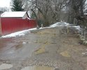 Добрый день. Дорога в г. Королеве по улице строителей около домов 61-77 (участок от 20 школы до храма) находится в ужасном состоянии - глубокие ямы, огромные лужи и грязь. По этой дороге дети ходят в 20 школу, мамы с колясками в детскую поликлинику №2, мимо проезжают автомобили, летит грязь, брызги. Также по этой дороге пожилые люди ходят в храм. Просьба отремонтировать дорогу, сделать тротуар (особенно необходим школьникам и пожилым людям) и сделать одностороннее движение от школы в сторону храма, чтобы автомобили не объезжали пробку на ул. Горького.