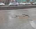 На проспекте Кирова (возле здания Микран) образовалась яма на асфальте.