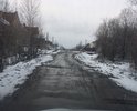 Улица с таким именем находится в ужасном состоянии, пешеходной зоны нет, на легковом автомобиле чертишь днищем по грунту.