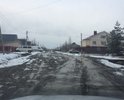 Улица с таким именем находится в ужасном состоянии, пешеходной зоны нет, на легковом автомобиле чертишь днищем по грунту.