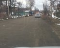 Одна из самых больших центральных улиц города, в данном месте пришла в негодность, ранее был асфальт, местами еще проглядываются куски.