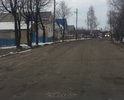Одна из самых больших центральных улиц города, в данном месте пришла в негодность, ранее был асфальт, местами еще проглядываются куски.