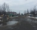 На данном участке ехать более 15 км в час не получается, страшно, что машину может выкинуть с дороги. Местами виднеются куски асфальта, значит он тут был. Дорога требует ремонта.