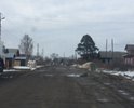 На данном участке ехать более 15 км в час не получается, страшно, что машину может выкинуть с дороги. Местами виднеются куски асфальта, значит он тут был. Дорога требует ремонта.