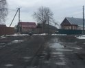 На данном участке ехать более 15 км в час не получается, страшно, что машину может выкинуть с дороги. Местами виднеются куски асфальта, значит он тут был. Дорога требует ремонта.