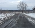 Дорога ведет к аэродрому города, ранее был хороший асфальт, теперь ямы и гравий.