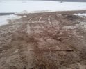 Стыд и позор таким строителям...стыд и позор таким чиновникам... Одни "сдают" такое, а другие такое "принимают"... Не даром говорит олигарх и миллиардер Алишер Усманов: «Просто человеку нужно дать так, чтобы ему было удобно брать», вот и соглашаются, принимают такие дороги, которые сами по себе разваливаются.  К слову по дороге ездит машин 7-10 местных жителей... и вообще, зачем нужна была "эта дорога в никуда"... А все за этим же, чтоб "брать было удобнее"...