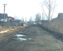 Дорога требует ремонта, подсыпку грунта и нормального водоотведения.