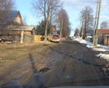 Вода бежит прямо по дороге, нет нормального водоотведения. Летом стоит пыль, а в межсезонье дорога становится непроезжей.