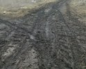 в селе Гостеевка живут люди, а засыпать щебнем даже никто не может. Грязь непролазная