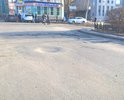 На пересечении ул. Кузнецова и пр. Кирова (возле трамвайных путей) образовались выбоины.