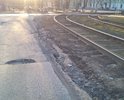 На пр. Кирова необходим ремонт дороги вдоль трамвайных путей.