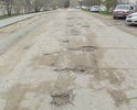 дорога разрушена, но по документам здесь лежит новый асфальт