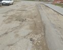 дорога разрушена, но по документам здесь лежит новый асфальт