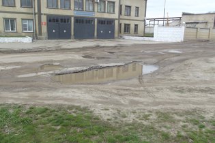 None, Первомайская улица