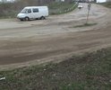 Уберите остатки асфальта . он мешает людям ездить