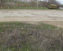 Уберите остатки асфальта . он мешает людям ездить