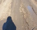 Центральная улица в п. Петровском Красноармейского района Челябинской области в плачевном состоянии. Пройти до школы и садика возможно только зимой и в сухую погоду. На некоторых участках в дождливое время невозможно проехать даже на машине.