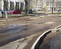 Отмеченный участок дороги в плохом состоянии каждый год.Ямы засыпают щебенкой или делается ямочный ремонт асфальтом в лужи.