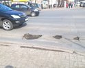 На повороте с проспекта Комсомольский на проспект Фрунзе требуется ямочный ремонт дороги.