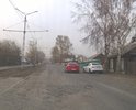 На участке дороге по Б. Подгорной (начиная от улицы Д. Ключевской до переулка Зырянкий) практически около каждого люка разрушается асфальт.