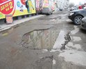 Возле дома по ул. Говорова,46 внутриквартальная дорога в очень изношенном состоянии, требуется помощь властей.