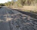 Дорога от города Катав-Ивановска до трассы М5 у города Усть-Катава давно нормально не ремонтировалась. Пытались делать только ямочный ремонт, но как весна все отвалилось. Как не объезжай, все равно по ямам. Обратите, пожалуйста, внимание на нашу дорогу. Здесь давно нужно полностью заменить покрытие на участке от Катав-Ивановск до поселка Орловка.