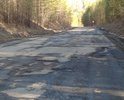 Дорога от города Катав-Ивановска до трассы М5 у города Усть-Катава давно нормально не ремонтировалась. Пытались делать только ямочный ремонт, но как весна все отвалилось. Как не объезжай, все равно по ямам. Обратите, пожалуйста, внимание на нашу дорогу. Здесь давно нужно полностью заменить покрытие на участке от Катав-Ивановск до поселка Орловка.