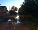 Отсутствие асфальта и бордюрного ограждения.