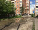 Отсутствие асфальта и бордюрного ограждения.