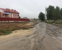 Нет асфальта на дороге, нет тротуара. После дождя ребенка в садик везти только на машине можно.