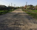 Отсутствие асфальта и бордюрного ограждения. После дождя пешком на пройти, да и на машине не везде проедешь.