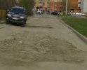 Это не дорога, а сплошная яма на яме, как старая стиральная доска. Понастроили новые дома на Чернякова, Яна Крастыня, новый большой садик на Прохорова, а подъехать не возможно. Каждую весну и осень варишь защиту двигателя, стойки летят, там пешеход идет быстрее. на фото видно как машина провалилась на пол колеса в яму. После дождя там сплошное озеро с ямами.Там ни разу вообще не производили ремонт дороги.Нарушение всех ГОСТов.