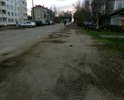 Основная улица на 41-ом районе в Нововятске. Здесь расположено несколько магазинов, мини рынок, конечная остановка общественного транспорта. Ездить невозможно. Дорожное полотно как после бомбежки.