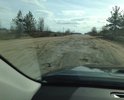 Дорога практически отсутствует. Транспорт передвигается по обочинам. Кичгородецкий район поражает ужасным состоянием дорог. Некогда процветающий и передовой район, щас заброшен и деградирует. "Власти" в регионе ведут политику на ликвидацию сел и деревень. Состояние дорог и хозяйств в Вологодской области деградирует с каждым годом (проезжаем здесь каждый год). Просто ужас. Региональные дороги в Вологодской области не возможно сравнивать с соседними регионами.
Дай Бог новых, хозяйственных и ответственных руководителей в Вологодский регион.