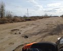 Дорога практически отсутствует. Транспорт передвигается по обочинам. Кичгородецкий район поражает ужасным состоянием дорог. Некогда процветающий и передовой район, щас заброшен и деградирует. "Власти" в регионе ведут политику на ликвидацию сел и деревень. Состояние дорог и хозяйств в Вологодской области деградирует с каждым годом (проезжаем здесь каждый год). Просто ужас. Региональные дороги в Вологодской области не возможно сравнивать с соседними регионами.
Дай Бог новых, хозяйственных и ответственных руководителей в Вологодский регион.