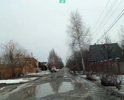 Уже более 10 лет власти откровенно обманывают жителей деревни Соболиха по поводу ремонта дороги по ул. Липовая и смежным переулкам (с 1- по 8-ой Липовый переулки, улица Панорамная, мал. Липовый переулок). Состояние дороги ужасает, особенно в межсезонье - ямы в пол-колена, провалы с огромными лужами, выбоины в шахматном порядке, грязь, отсутствие освещения. Проехать на обычной легковой машине в это время невозможно, уже не говоря о том, чтобы пешком пройти. В то же время, летом стоит ужасная пыль, а зимой после любой оттепели дорога превращается в ледяной каток с ямами и ледяными надолбами. Передвигаться по такому покрытию для людей в возрасте просто опасно для жизни. При этом улица, по сути, - главная транспортная артерия всей деревни, по ней въезжают и ходят почти все жители (кроме жителей ул. Центральная, это так называемая старая деревня, у них асфальт). В том числе, жители новой территории и большое количество грузового транспорта (очевидно, что многие завозят стройматериалы). Вместо хотя бы какого-то решения проблемы (по этапам или частичного ремонта, нормального выравнивания, засыпания ям, освещения тёмных участков, формирования дорожки для пешеходов) - только обещания, что "сделаем в следующем году", "разберёмся" и т.п. По последней информации от власти - дорога относится к покрытиям переходного типа, поэтому асфальтировать очень дорого, т.к. нужен специальный проект и т.д. Поэтому собираются делать "ремонт щебнем". Смысла простой засыпки щебнем нет никакого - это деньги, которые будут просто выброшены на ветер. Зарегистрированы многочисленные обращения жителей в администрации, на Доброделе, проблему даже пыталась решить депутат Свергунова М.Н. в конце лета 2016 перед выборами в Госдуму (видимо, с целью PR, тоже без результата). И весь этот ужас происходит не где-то далеко, в дотационном регионе, а в 14 км от Москвы, в шаге от открытого с "большой помпой" родильного дома в Саввино, в населенном пункте, где есть производство Cotton Club и еще многочисленные склады и компании (следовательно, должны быть налоговые отчисления, но куда они идут?)