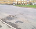 На повороте с ул. Смирнова на пр. Мира разрушается дорожное полотно.