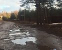 В течение 5 лет ничего не делается с дорогой. Производят, так называемый ямочный ремонт, который через неделю смывается дождем. Ужасно разбитая дорога. Причем участки дороги до и после в хорошем состоянии. Такое складывается впечатление, что за этот участок дороги никто не отвечает.