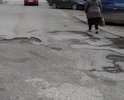 Асфальт на участке дороги между домом на ул. Новосибирская, 43 и магазином "Теремок" практически разбит: яма на яме. Приложенные фотографии не полностью отражают состояние дороги.