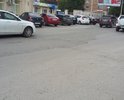 Одна из главных улиц города практически целиком состоит из ям, трещин и заплаток, асфальтовое полотно неровное и быстро рассыпается. Вместо необходимого капитального ремонта (замены полотна) из года в год ведётся низкокачественный ямочный ремонт, который только усугубляет проблему